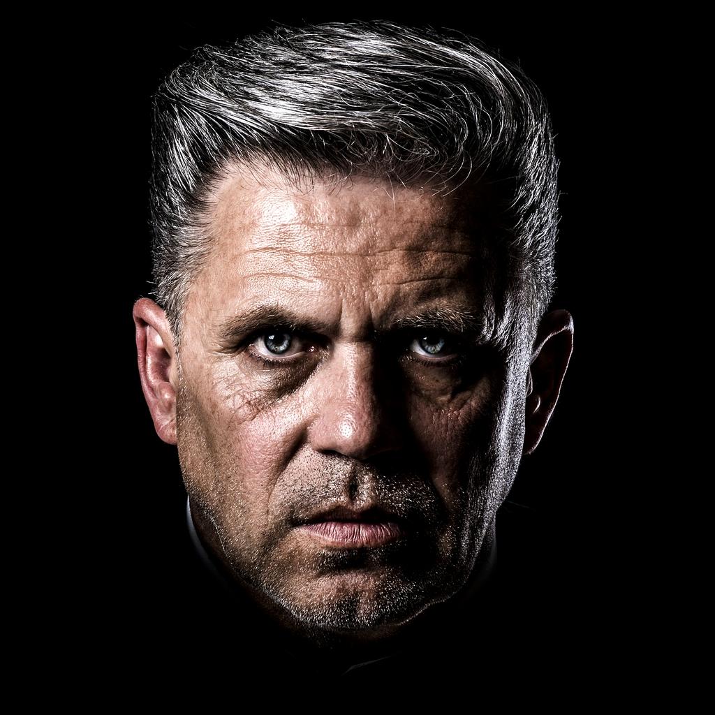 Portrait of Jan de Vries, Senior Financial Consultant